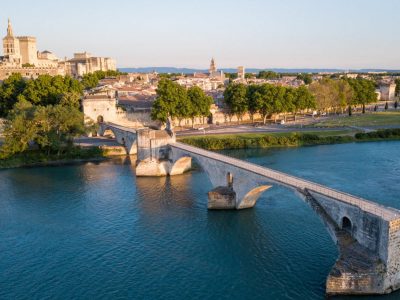 Escapade à Avignon (annonce fictive)